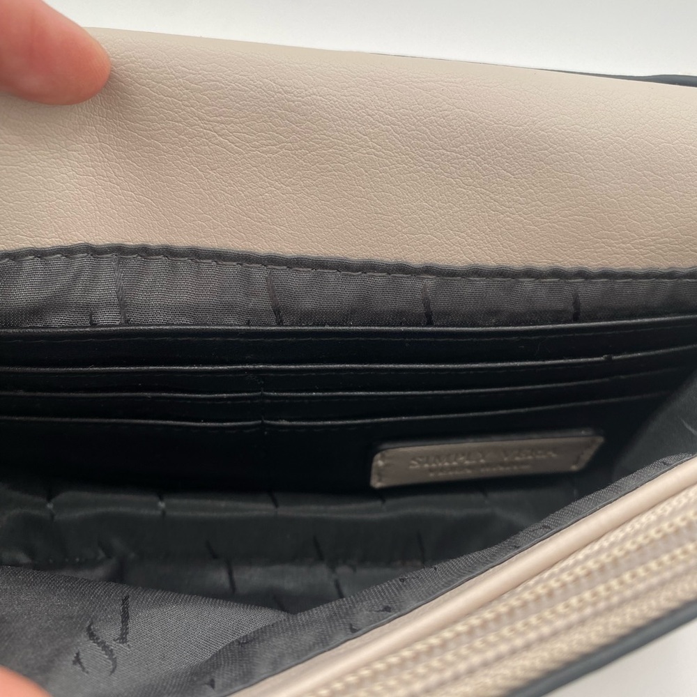 Simply Vera Wang Floral Pattern Handbag EUC - Picture 8 of 9